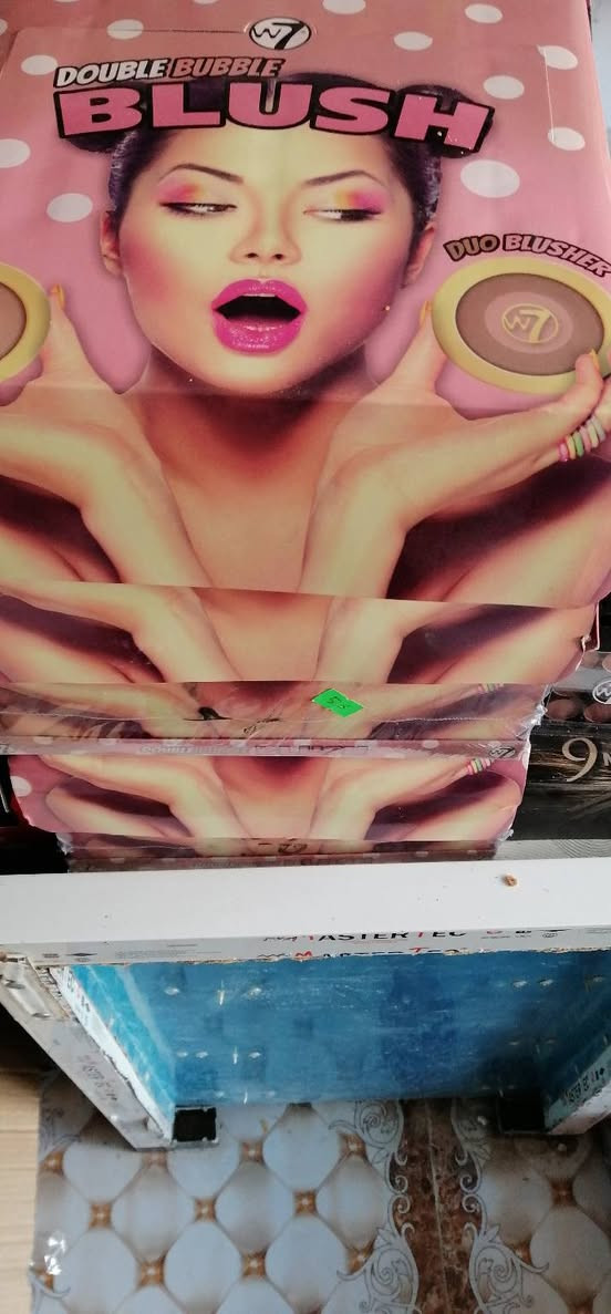 للبيع شلعه مواد تجميل جوه سعر الجمله ليريد يتفضل ***********
