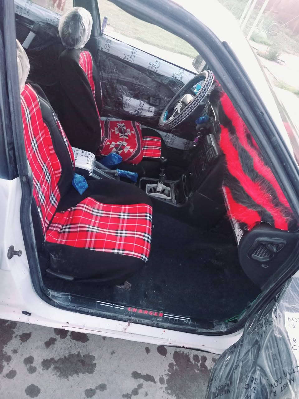 اسبرو موديل 94 رقم بغداد حائز ثالث سياره جاهزه وكلشي بيها يشتغل ماعده صدرها تعبان 
محرك مسكر جديد كير عادي جديد 
الكهربايات كلها تشتغل رون وحماوه وبانزين 
مكاني بغداد ابو غريب 
السعر اتصل ودلل بس شراي يتصل 
الاتصال 
***********
بي واتساب
