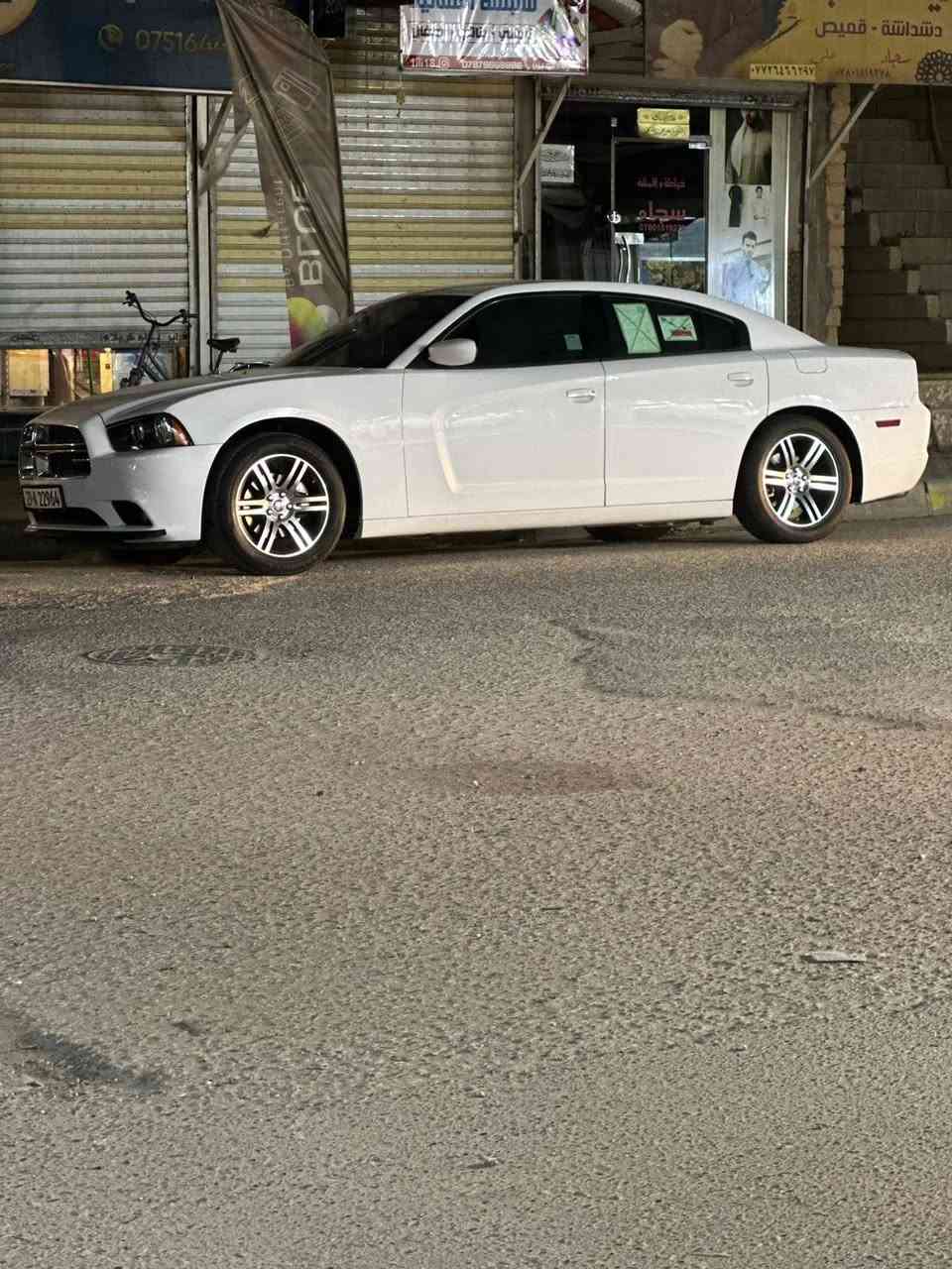 سلام عليكم
 جارجر كنديه موديل ٢٠١3 رقم واسط  انكليزي باسمي سنوية ل ٢٩ السياره جاهزه مابيه اي نقص  موصفاتة فول داخله قرميدي كير طياره شاشه جبيره كشنات حضن هواي مواصفات بيه السياره ماشيه 112/ بيه تبديل بس بنيد لا ايرباك ولا اي شي جان بيه بنيد SRT ورجع مالته البلادي السياره احله من الصور مكانه بكربلاء السعر 170$ وبيه مجال بسيط استفسار اكثر اتصل 
***********
