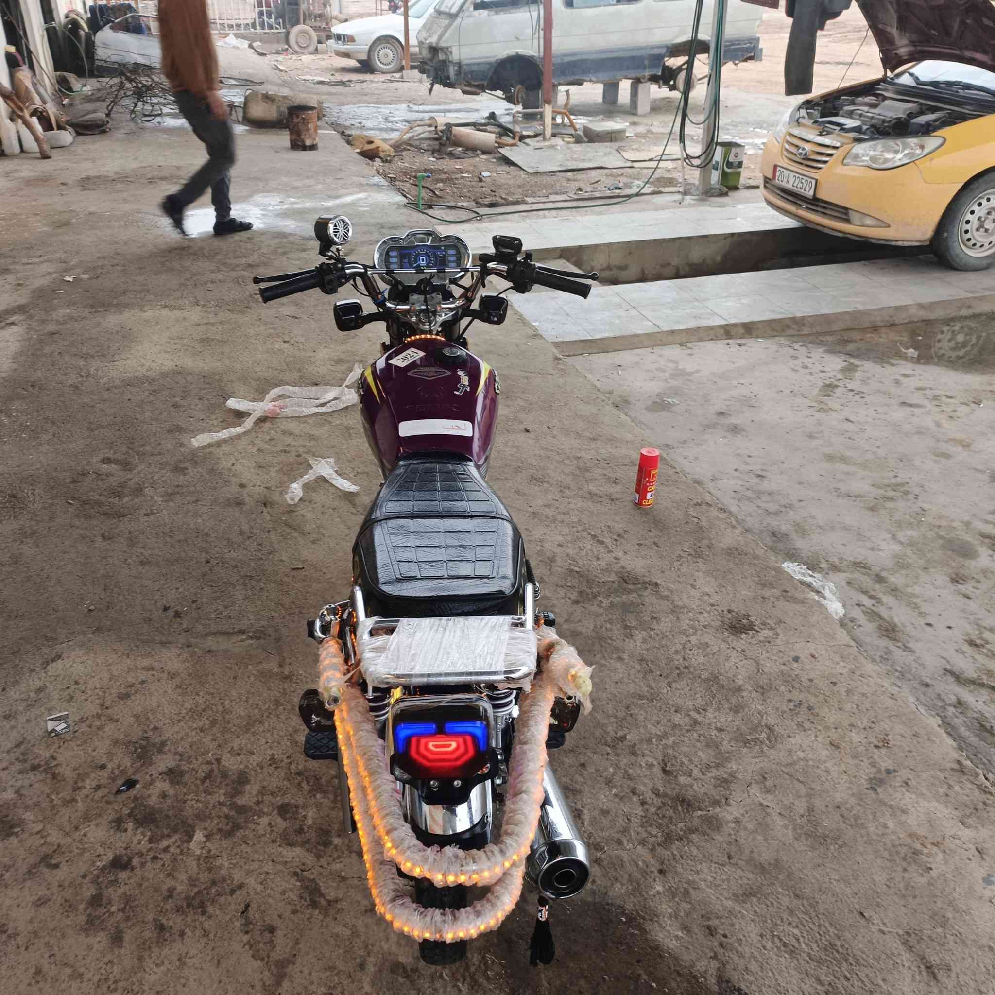 سلام عليكم دراجة تايكر موديل 24 مكفولة كفالة عامه غراض كلها بلاديه من الصلانصا ونته صاعد ورقه كارتونيه وحده مكاني ديالى الخالص جسر التحويلة ***********
