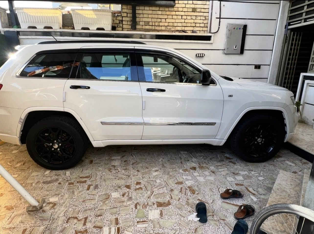 السلام عليكم
جيب موديل 2012

وارد خليجي كفالة من الضربة و الصبغ ما عدا الدعاميات

مواصفات السيارة:

شاشة 

كاميرا

حساسات خلفية

تحكمات ستيرن

كشنات جلد كهربائي

كشنات تدفئة

لايتات زنون

مكينة3.6

فتحة سقف

رقمها سليمانية بسمي هزة وتحويل جديد 

مكان السيارة:بغداد حي النصر

السعر خاص للاستفسار :***********
