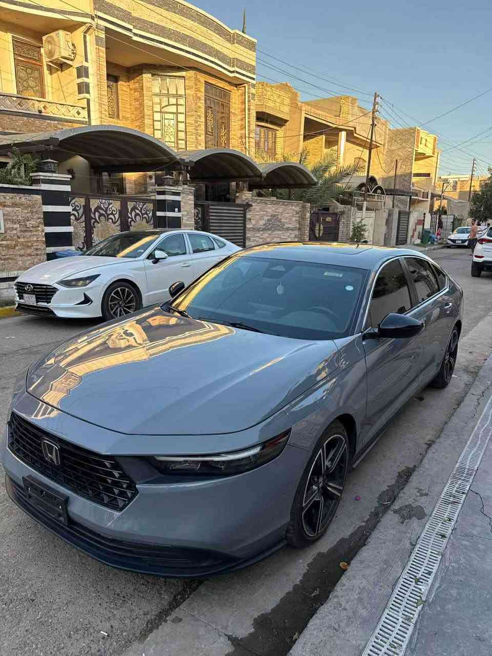 بسم الله 
 هوندا اكورد 2023ياباني الاصيل
 هايبرد سبورت )
رقم بغداد 
السياره ماشيه 47 الف ميل
• مكينة 2000 هايبرد تنفس طبيعي
• كير اوتوماتيك 
• شاشة كبيرة
•فتحه
• كاميرا خلفية 3 انظمة
• كرسي كهرباء  لون اسود  
• رادار امامي
• مانع تصادم
• محدد مسار 
• تصحيح مسار
• شفتات بالستيرن
• مثبت سرعة
• مانع انزلاق
• دخول ذكي 
• إنارة ترحيبية
• هندبريك كهرباء
•لايت عدسات زينون
• نظام اوتو لايت Auto
• لايت العالي زنون 
• حساسات مطر 
• حساسات دخول الإنفاق
• حساسات ضغط هواء الإطارات
• أوامر صوتية
• 3 أنظمة قيادة (eco, ev, sport)
• بلوتوث
• مدخل USB + AUX
السيارة بيها حادث ينيد سطحي ومعدل ومصبوغ شغل درجة اولى 
المكان بغداد الدورة
السعر 202 وبيها مجال
للاستفسار 
***********
‎‏‬
