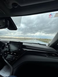 للبيع تويوتا كامري XSE موديل 2023  المواصفات:   - محرك 6 سلندر سعة 3.5...