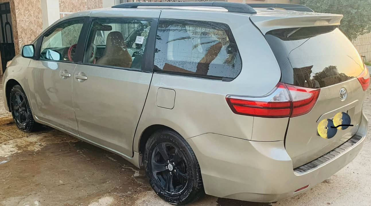 السلام عليكم 
تيوتا سينا متچايه موديل 2016 رقم اربيل صبغ عام وتبديل 4 قطع سعرها 13$ الف وبيها مجال للاستفار لاتصال على ***********
