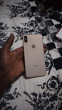 للبيع ايفون اكس اس ماكس جهاز ما مبدل قطعه بيه فقط بيه خلل كامرات وسماع...