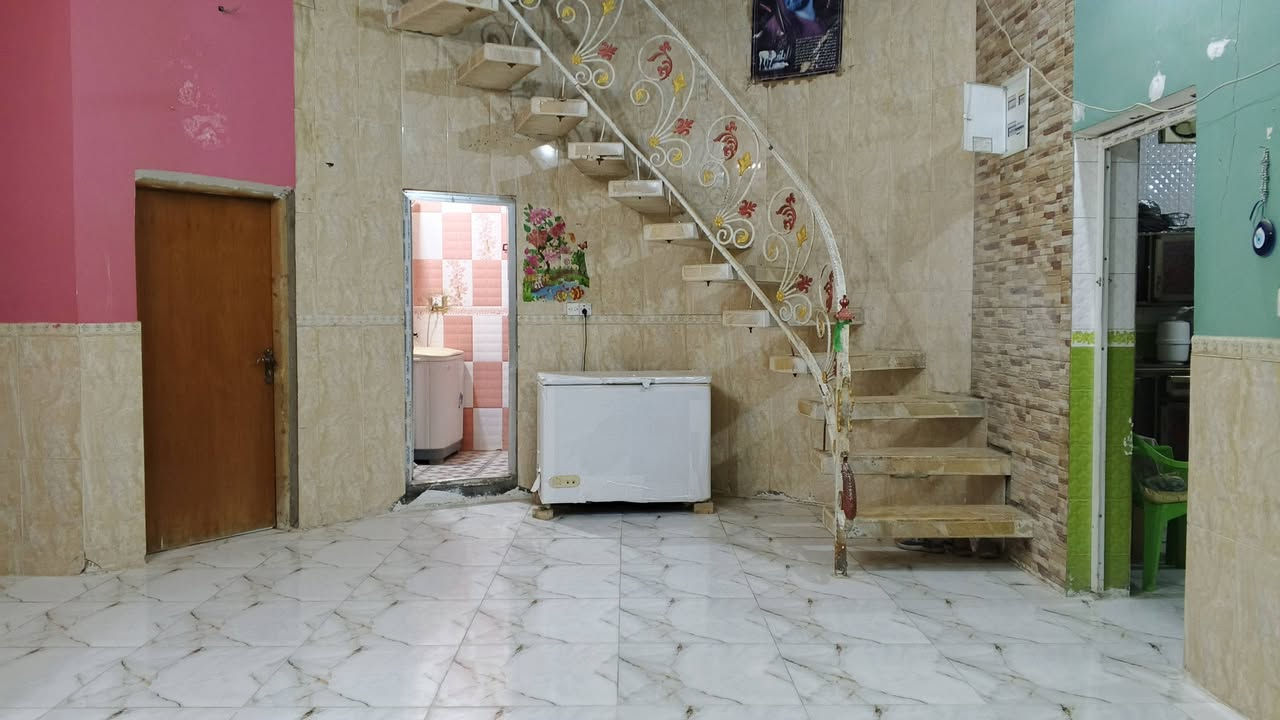 الدار للبيع 
المساحه 180متر
يحتوي على  
غرفتين 5*4 
صاله 8*4
استقبال 7*4 
حمام داخلي + مجمع صحيات خارجي
منور3*1.5
ممر عدد2
طارمه 5*4
الاساس كونكريت مسلح البناء طابوك 
الخدمات تبليط + مجاري +شبكه ماء 
الموقع الدسيم 
السعر 
الاتصال علئ الرقم ***********
