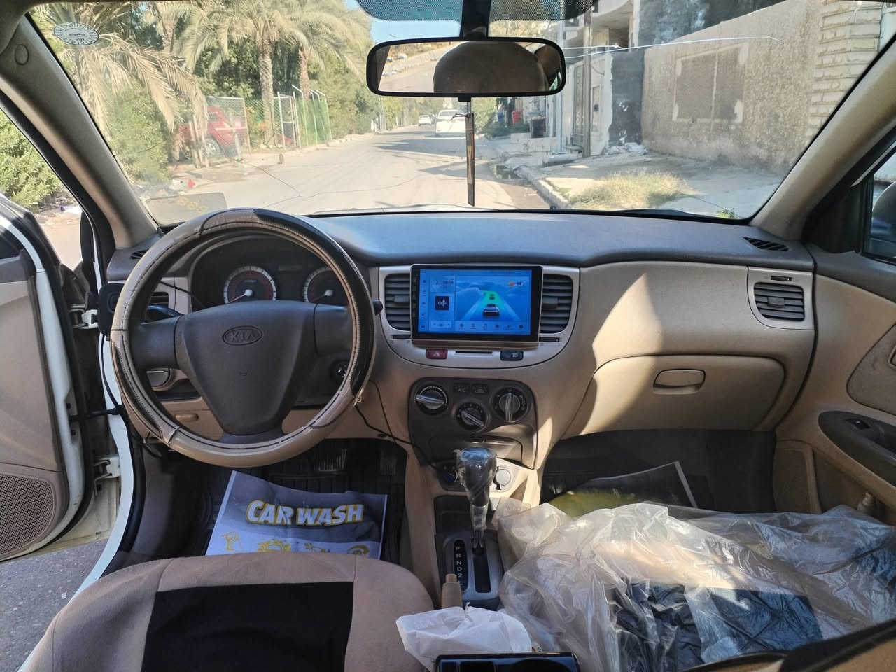 السلام عليكم كيا ريو 2011 مكينه 1600 بيها طختين وحده يم قبق البانزين وحده بالمقدمه مال البنيد السياره جاهزه عندي وكاله عامه وصاحبها موجود يحولك ثاني يوما  السعر 88 رقم الهاتف *********** مكانها بغداد
