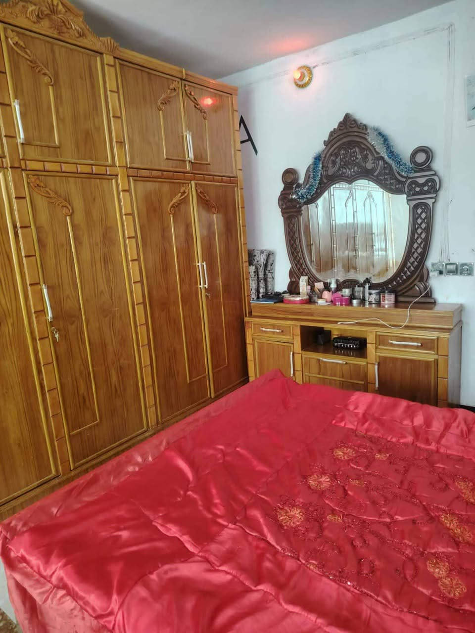 سلام عليكم غرفه اخشاب عراقي للبيع ستعمال قليل لبيع عنوان كاطون الرحمه قرب افران دبي مراسله صفحه وتصال ***********
