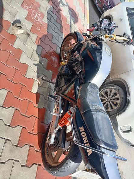 بطح سيبي 400 للبيع مابيه اي عيب اوراق كامله ب9ورقات وبيه مجال ***********
