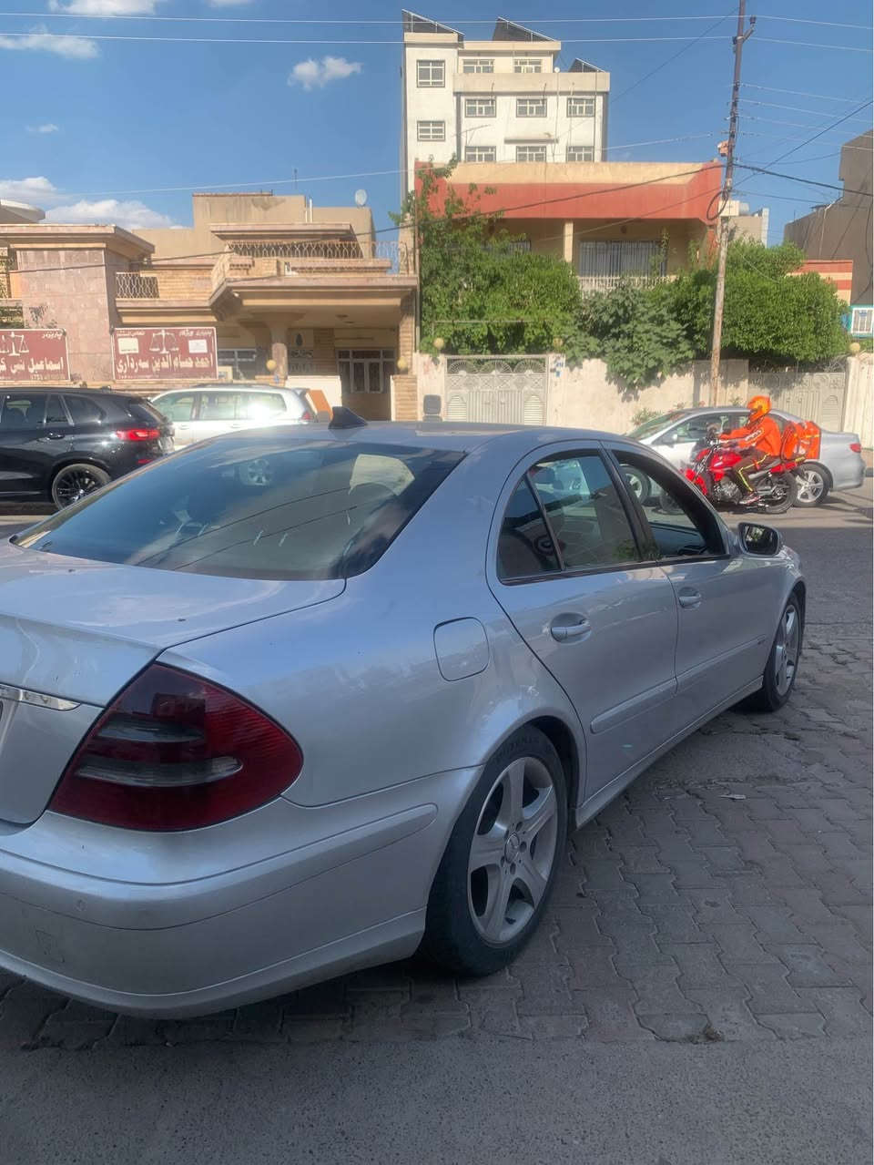 ▪️Mercedes 2009 E class ▪️
          
▪️گێڕ تۆماتیک . کوشن جلد و هیتەر ▪️ 
▪️گازە کراوەتە بەنزین ، بەکامل بیلادی ▪️ 
▪️مەکینە V6 
▪️ڕەقەم دهۆک ئەسڵی 
▪️سەنەوی تا ٢٠٣٠ نوێیە 
▪️ ٤ دەرگا بیلاد گۆڕاوە 
▪️نیو چاملغ پێش سبوغ 
▪️جەمپێکی پێشی لای سەکن هەیە 

▪️*********** ▪️

▪️نرخ / ٩٥ $▪️ أربيل, العراق
