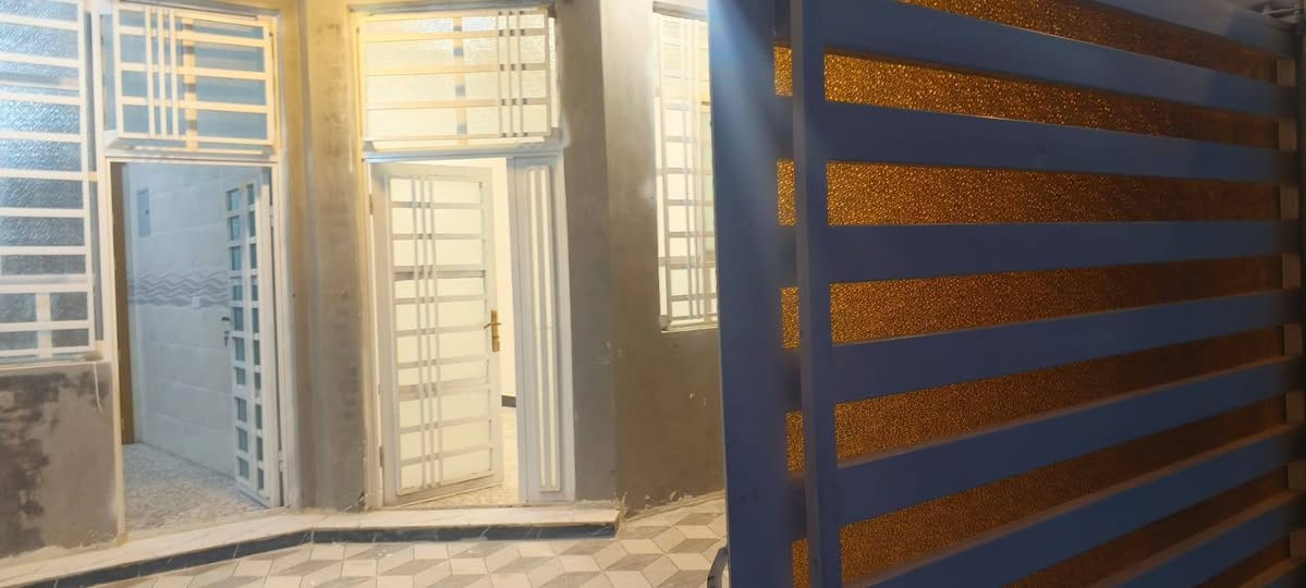 اللهم صل على محمد وآل محمد
بيت 🏠 طابو صرف مساحة 125 متر عنوان كربلاء الهنديه ام الهوا مقابل كاظم دينار بفرع مجمع عبد سرور يبعد عن شارع حله كربلاء 75 متر 
*********** 
***********
