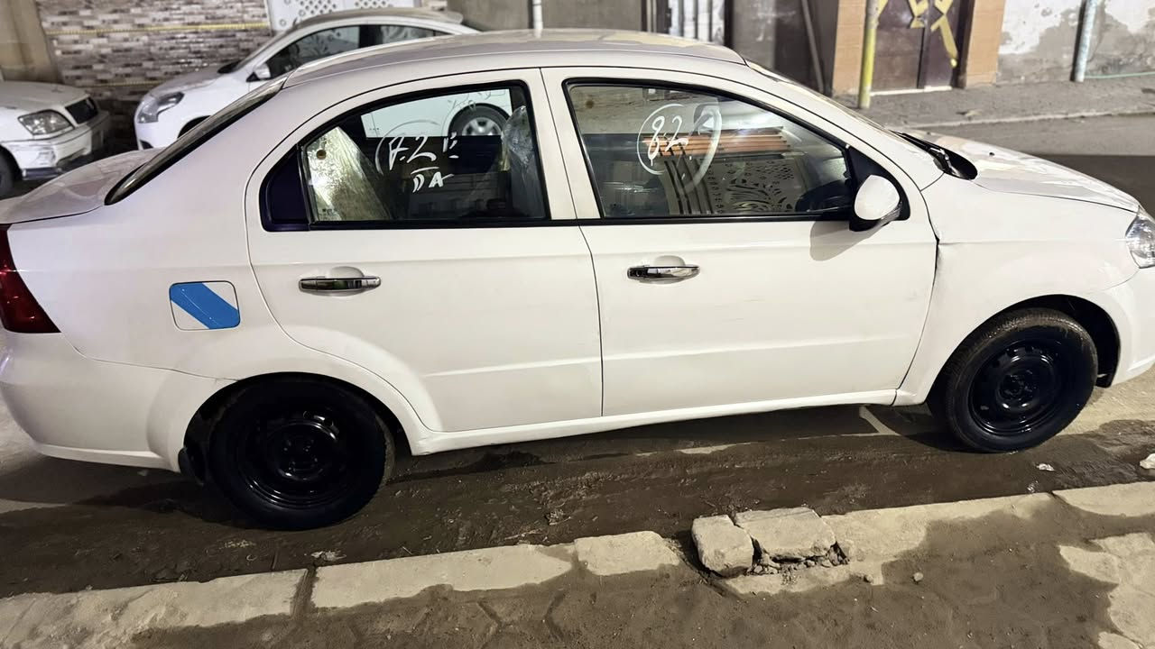 افيو 2009 خليجي السيارة بيها رشات صبغ ابيعك حزام كير مكينه تبريد تخم تاير جديد شاشه ايباد السياره جاهزه 60ورقه
***********
