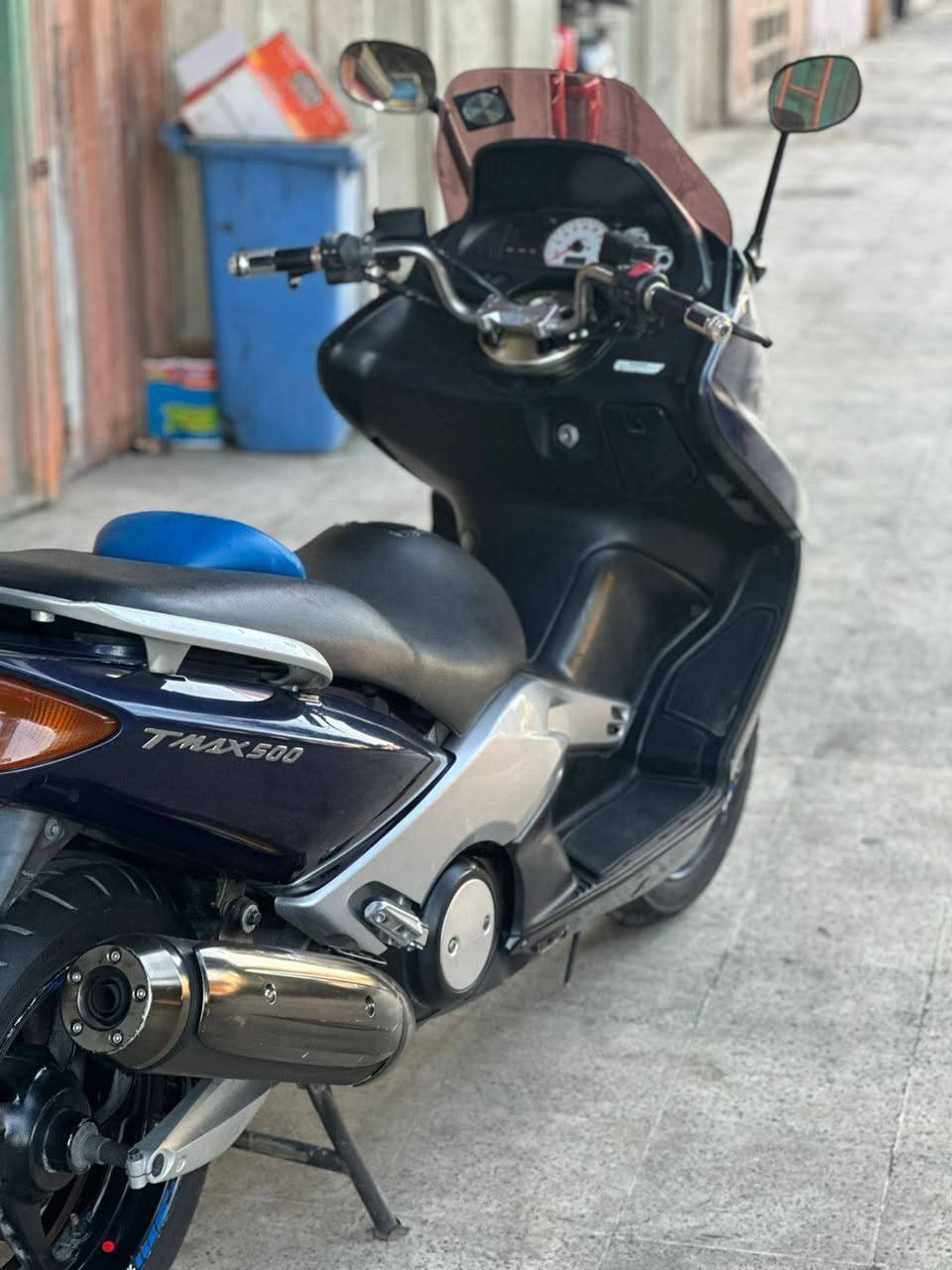 TMAX 2007
للبيع كفاله عامه رقم انكليزي شرط التحويل ماشيه ٤٦ الف 
العنوان بغداد الجديده
كريم  ***********
محمد ***********
