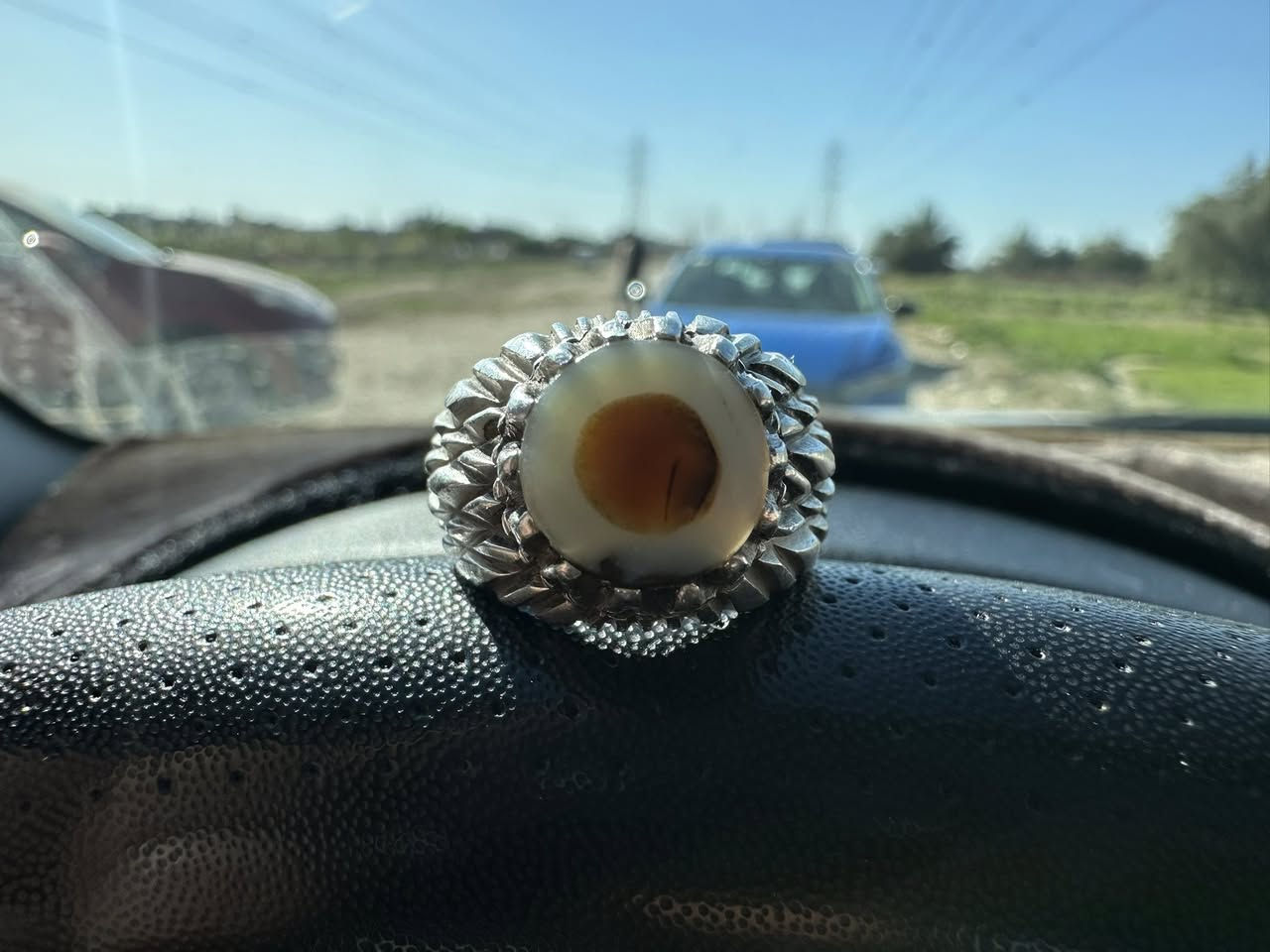 جزع يماني بقري قديم (دوعني)
صياغه ثقيله  المبدع (جوكي )

بغداد جميله شارع خير الله 

بيع فقط بدون مراوس 

السعر 300 الف قفل 

ماعندي توصيل تاخذه من باب البيت 

***********
