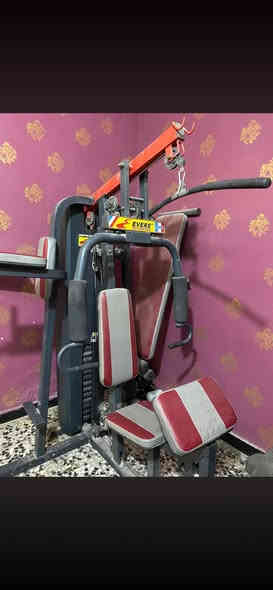 سلام عليكم ملتا جم نضيف جهاز لكل عضلات الجسم ضهر وصدر وبطن جهاز مرتب وحلو وميحتاج تجيب احد يفصخه هوه مفصخ بس تجيبه وتشده يمك سعره 250 بغداد الدوره ***********
