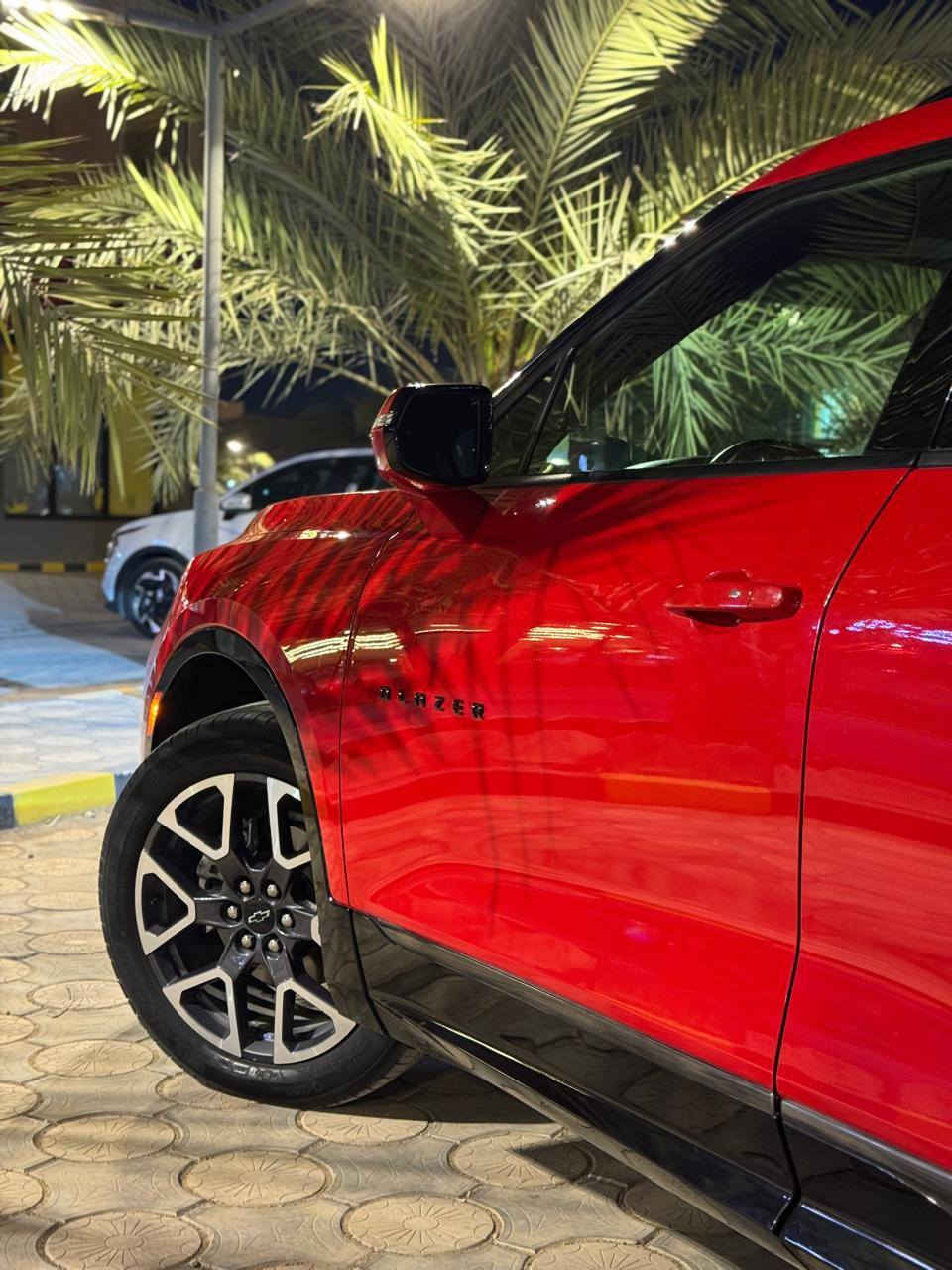 للبيع شيفروليه بلايزر RS 2023
ستة سلندر RS فول مواصفات بانوراما وخمس كاميرات وعدادات ديجتال رقم اربيل ..
بدون ايرباك والحادث جاملغ امامي فقط 
ماشية  42,000 ميل 
السعر 275$ 
المكان النجف 
الاستفسار : ***********
المواصفات بشكل تفصيلي :
• محرك V6 سعة 3.6 لتر
• قوة تقريبًا 308 حصان
• ناقل حركة أوتوماتيك 9 سرعات
• نظام اختيار وضعيات القيادة
• مثبت سرعة (Cruise Control) تفاعلي
• 5 كاميرات خلفية وامامية وجانبيات
• حساسات أمامية وخلفية
• رادار النقطة العمياء
• تحذير الاصطدام الأمامي
• بريك طوارئ تلقائي
• تحذير مغادرة المسار
• نظام المحافظة على المسار
• نظام الثبات الإلكتروني
• ABS + EBD
• وسائد هوائية متعددة
• شاشة وسطية لمس 10.2 إنج
• Apple CarPlay / Android Auto
• نظام ملاحة GPS
• Bluetooth
• Wi-Fi Hotspot
• شاحن لاسلكي
• نظام صوتي Bose
• مقاعد جلد رياضية
• مقاعد أمامية كهرباء 
• تدفئة المقاعد الأمامية والخلفية
• مكيف أوتوماتيك مناخ منفصل
• تشغيل بصمة 
• مفتاح ذكي
• فتحة سقف بانورامية 
• مصابيح أمامية LED
• مصابيح نهارية LED
• ويل رياضية بلادي
• مرايا كهربائية مع تسخين
• جناح خلفي رياضي
• قفل مركزي
• نظام مراقبة ضغط الإطارات
• فرامل يد إلكترونية
• Auto Hold
• تشغيل عن بُعد
• حساسات مطر
• مرايا تعتيم تلقائي
• ⁠فتح الجنطة عن طريق القدم
• مقاعد خلفية قابلة للطي
