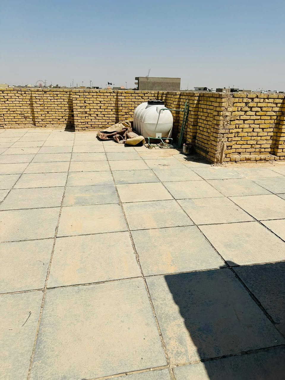 على بركة الله 
دار سكن للبيع بالقاطع طابو صرف باسمي مباشر التحويل بل عقاري 
 كل الخدمات متوفره الدار طابقين مقابيل الصفوه شارع التبليط طابقين الاول يحتوي على استقبال كبيره ومجمع صحي مجاور الاستقبال وغرفتين وصاله ومطبخ وصحيات خارجيه وداخليه  والطابق الثاني ثلاث غرف وصاله سطحين  
المساحه [260] متر
الواجهه[ 13]متر  والنزال 20 متر
بناء جديد كله طابوك وكونكريت الاساس والسقف الاستفسار الاتصال على الرقم واتساب او مراسله الصفحه شخصيا

***********  وتساب 
***********
