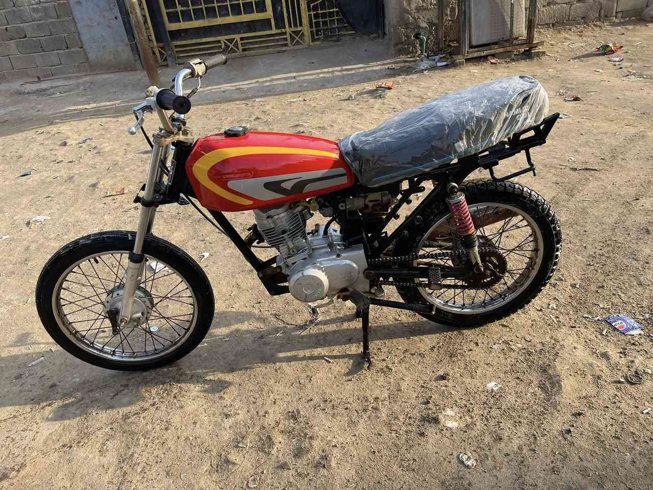 سلام عليكم دراجه لبيع أدوات مكينه نضيفه غراض كله جديدي شاصي صيني مودي 2025 دراجه. حلوه سعر 300
بصره 5ميل رقم لهاتف ***********
