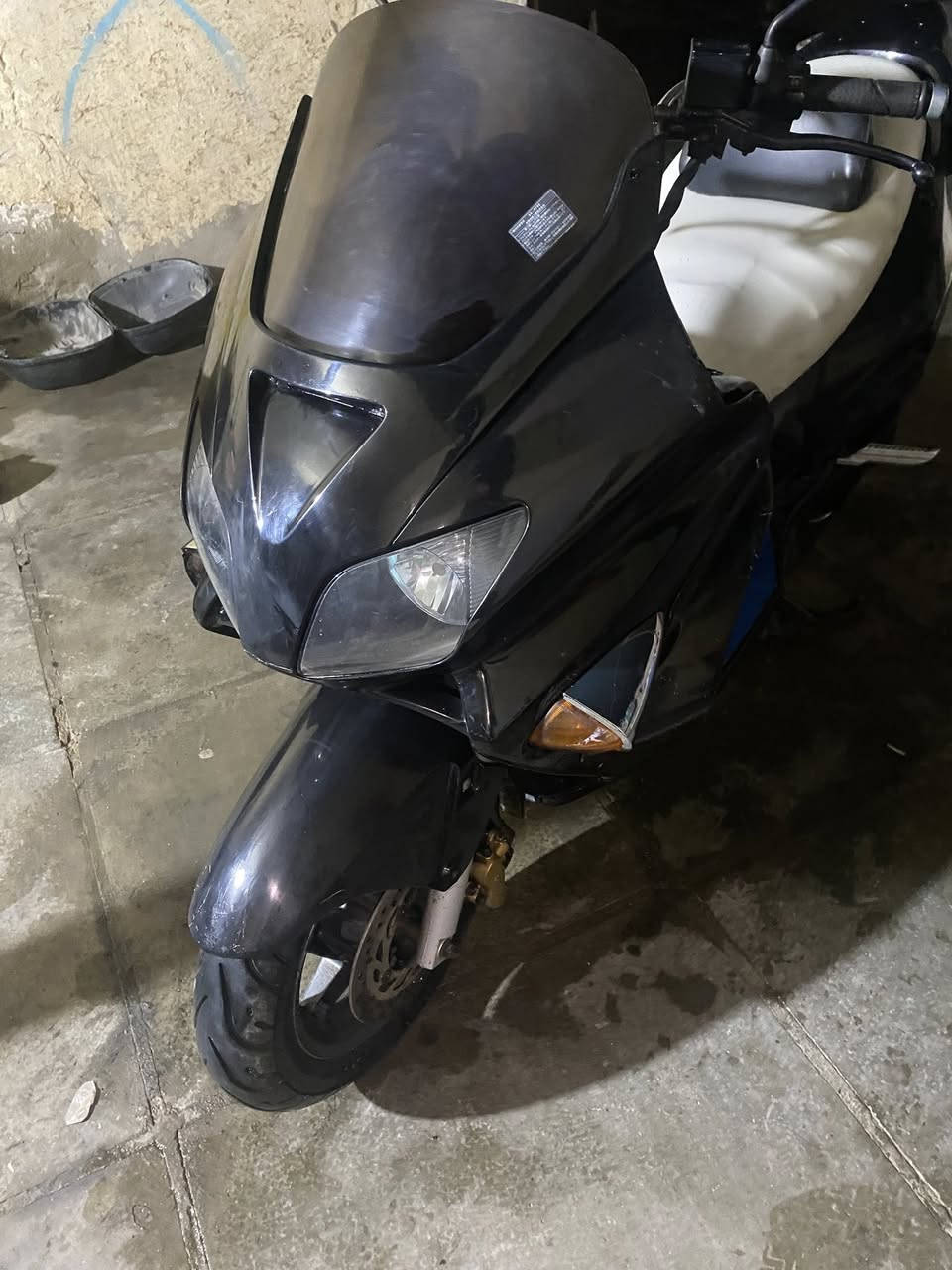 سلام عليكم فورزه 06 لبيع  بكاني بغداد الزعفرانية لسعر 650 وبيهه مجال حك لجيه دراجه شلعه ومعدل يخبل الرقم ***********
