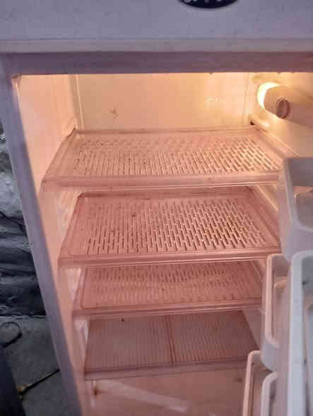 السلام عليكم ورحمة الله وبركاته طباخ أربعة عيون سعره 60اوفرن بيه شغل ع فحص اوفن سعره 40مستعمل قليل ثلاجه كريازي مصريه سعرها 100 تنور كهربائي شغل سعره    25,فافون الاستفساره ع رقم ***********
