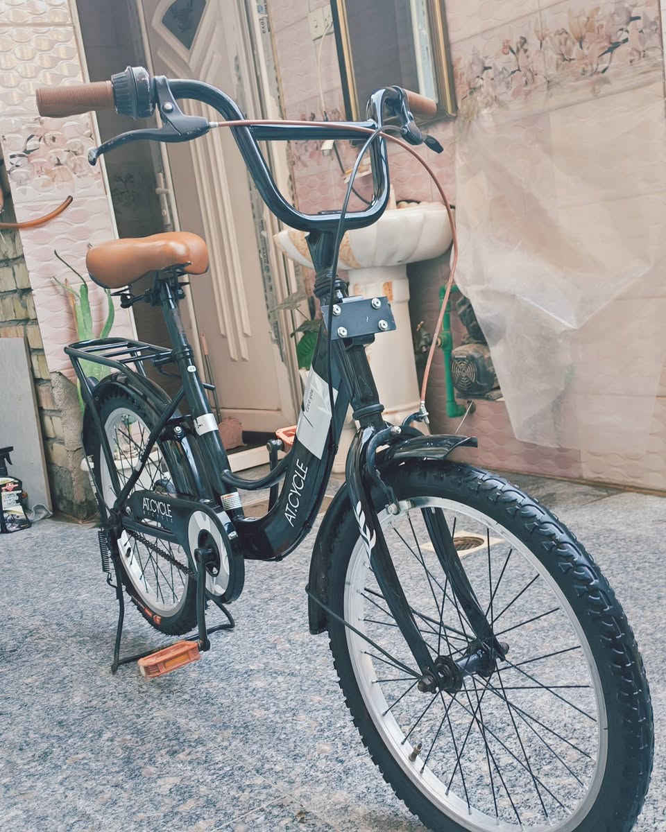 سلام عليكم بايسكل حجم 20 للبيع نضيف كلش كامل مابيه أي نقص فقط السله ال سعر 80 وبيه مجال العنوان بغداد العبيدي للاتصال ***********
