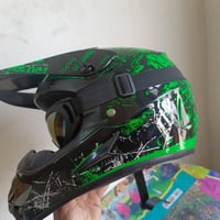 خوذة قفاز أصلية  السعر 100 الف الوحده  متوفر توصيل  07805909239