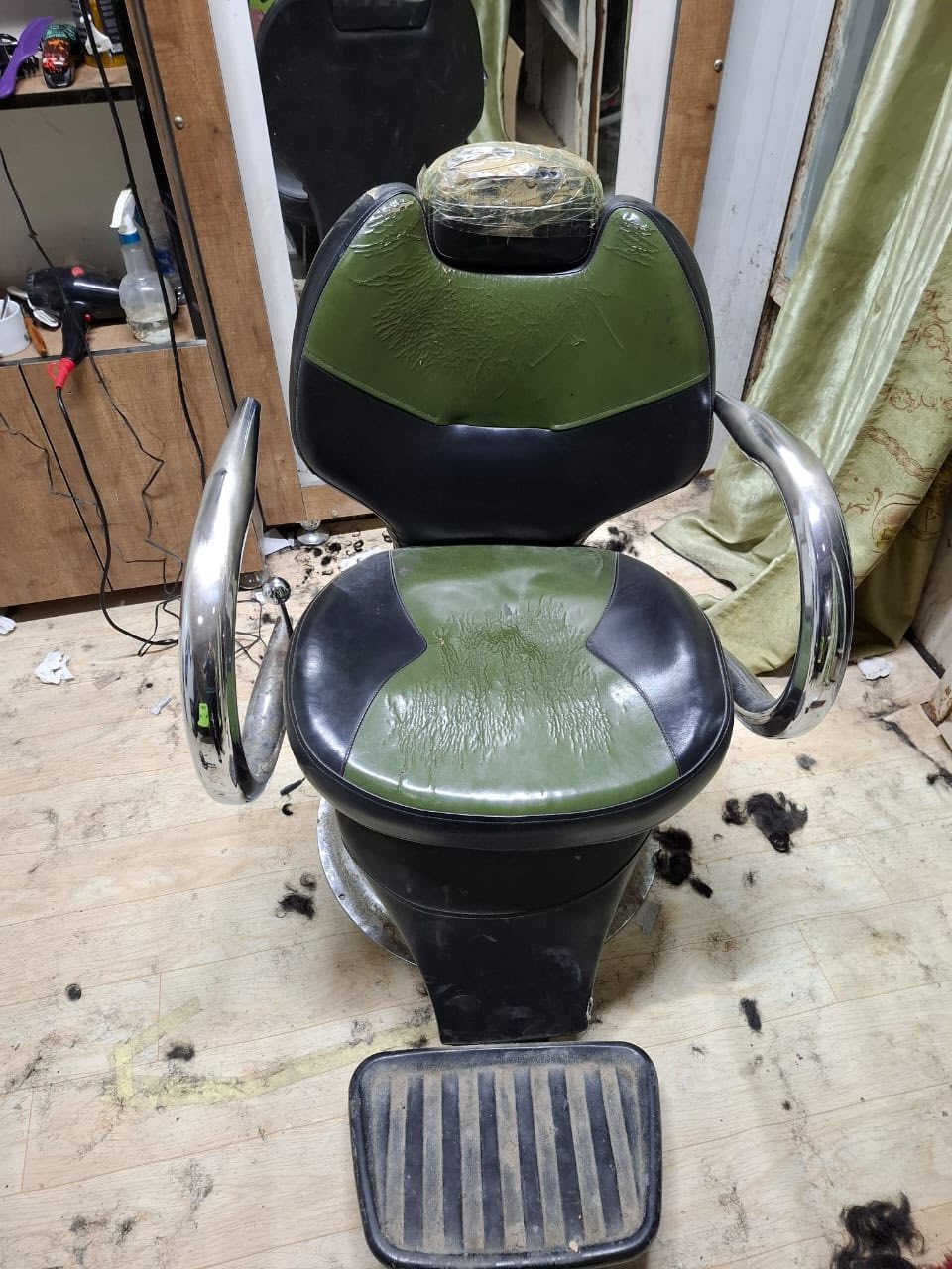 السلام عليكم شباب 2 مري وفاترينه وكرسي كلهن ب200 قفل مكاني نجف ***********
