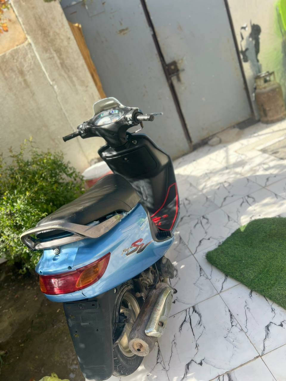 فراشه فحل حاويه دراجه هيه سولف نضافه فول  صار 3 اشهر من طالعه بيه وصل معرض مراوس اوبيع سعر خاص
*********** 💮💜🙂
