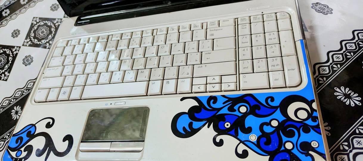 حاسبة لاب توب hp وارد اوربي مستخدمة 
المواصفات معالج اي ام دي كور 
رام ٤ كيكه 
هارد ٣٢٠
شريط الشاشة لمس 
قفل للماوس
منفذ HD حقيقي يربط ع شاشة 
النيكل اصلي مو جلاد ... يوجد بالشاشة واقي ضد الكسر
كيبورد عربي انكليزي 
يوجد ديفي ار 
عيبها فقط البطارية ١٠دقايق تبقى شحن موجودة وياها شاحنة
للاستفسار الاتصال على الرقم ‏بي واتس اب‪***********‬‏
