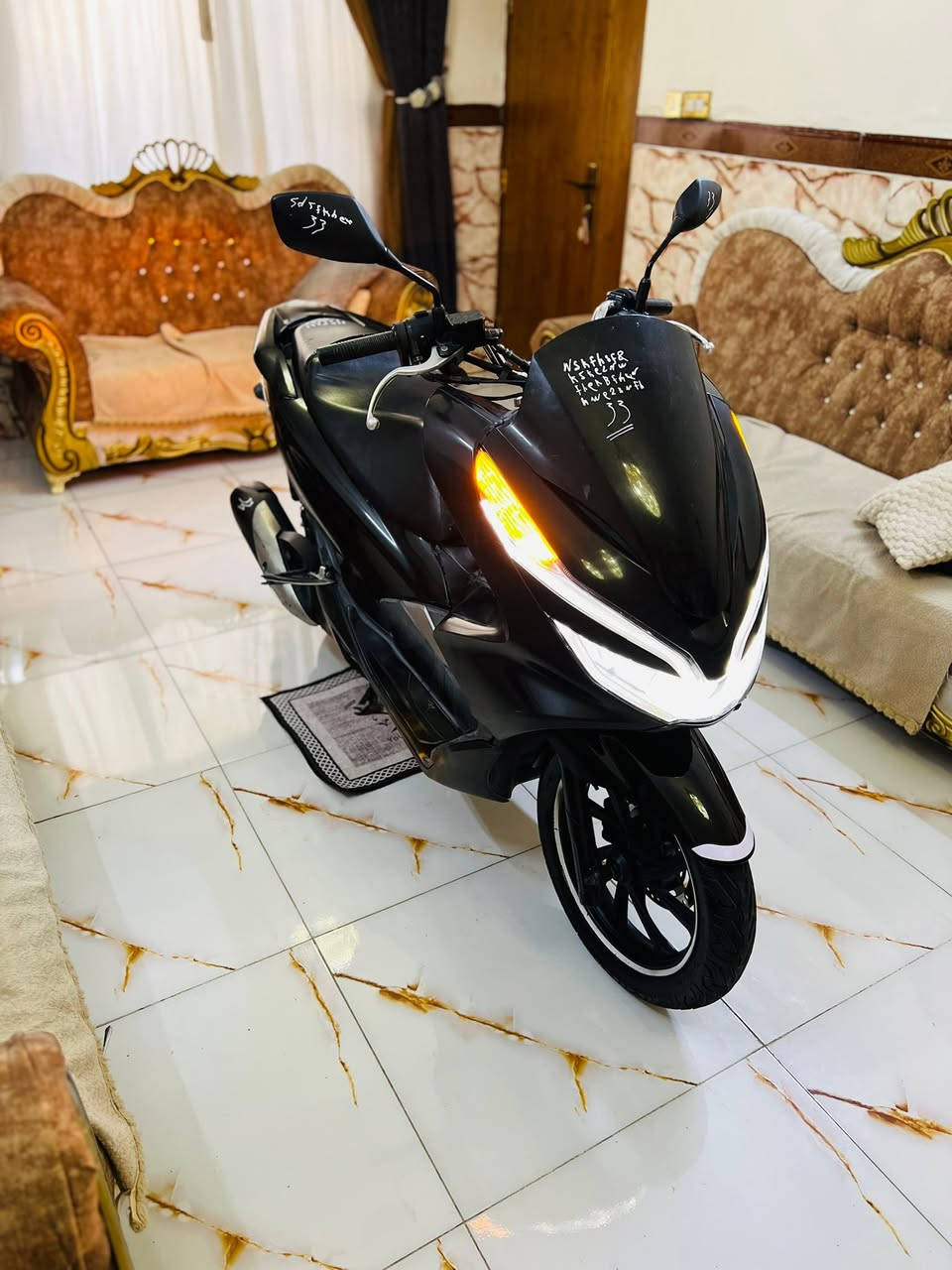 السلام عليكم دراجه pcx جيل الثالث ياباني  مكينه 150  دراجه مكفوله كفاله عامه مال رمبه حساس ازدحام حساس ستان تتدفئة بل يدات لد أمام لد خلفي مكينه برغي ممفتوح بيه شلعه معدل فول مال جناي دراجه تتعب تكول جديده ماشيه 35 حقيقي على ايدي كتلوكات الرمبه بيه السعر مليون 900  وبيه مجال العنوان بغداد الهاتف *********** اتصل وبيك خير ودلل
