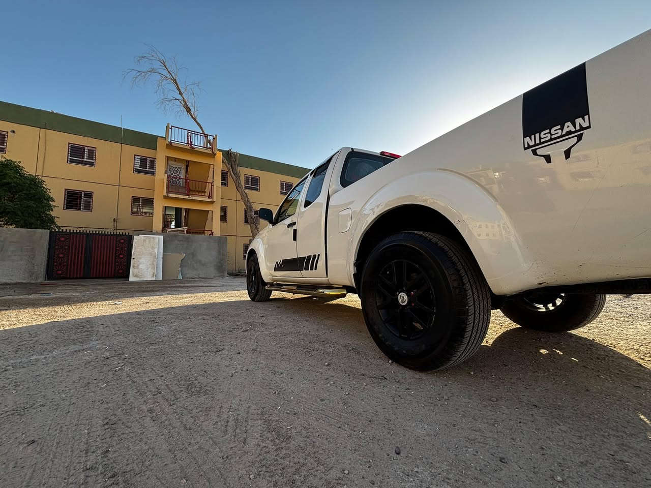 السلام عليكم بيكم نيسان فنتيره 2018
للبيع او مراوس 
شاشه كبيره 

كامره خلفيه 

حساسات خلفيه 

تثبيت سرعه 

تحكم استيرين 

تحكم مري 

تبريد تدفئة فووول 

رقم كركوك مشروع وطني تحويل مباشر 
ضرر 3 قطع جاملغ خلفي 
باب وجاملغ سايق مكان تكريت القادسية 
تصال على رقم ***********
