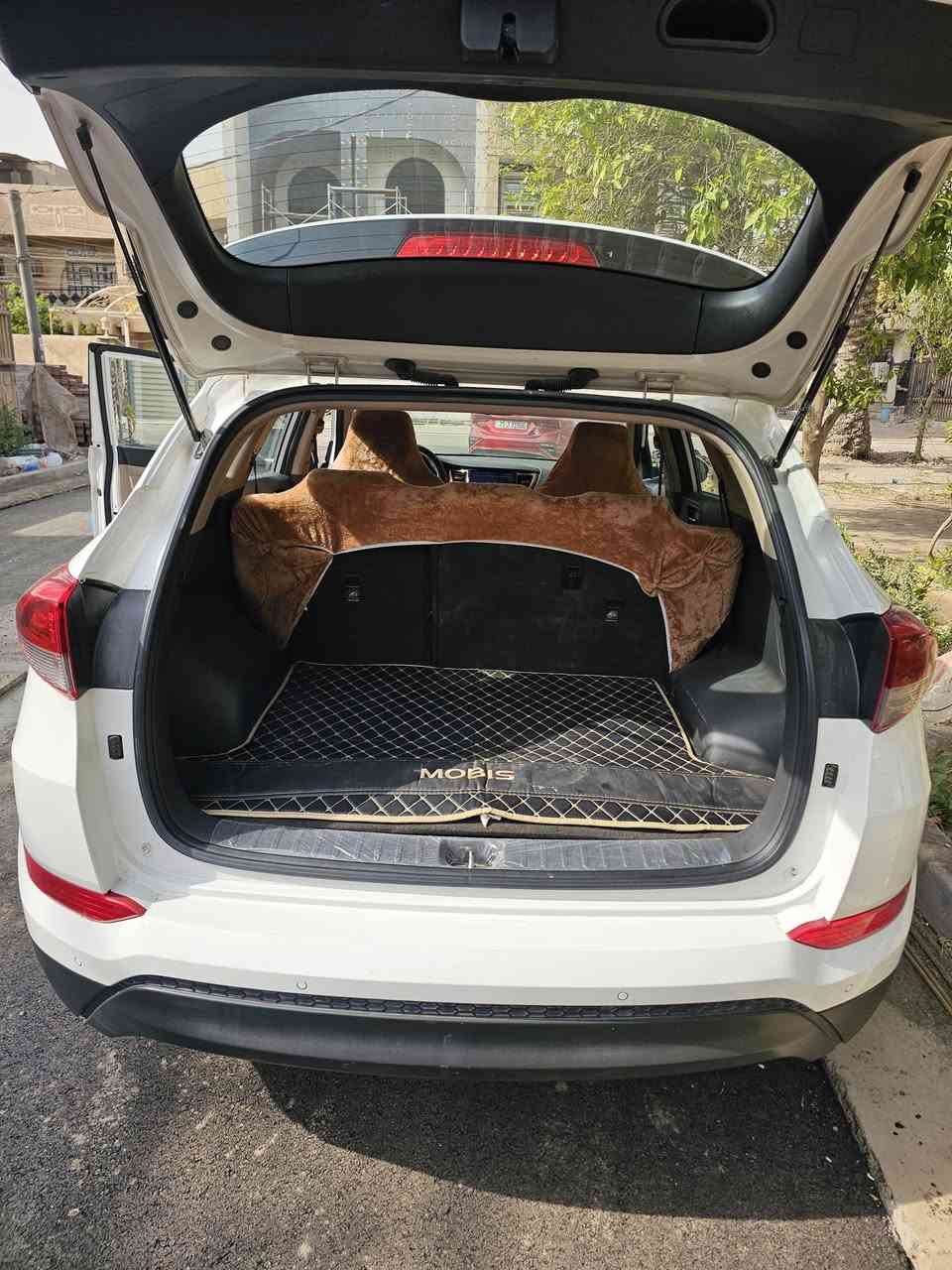 السلام عليكم
للبيع هونداي توسان موديل ٢٠١٧ لون ابيض رقم بغداد انكليزي مكفوله كفاله عامه عدّا رصعه بالصندوك ورصعتين باب السايق وعلى وضعهن باقيات لانه أصلا ممأثرات وممبينات الباقي كفاله عامه كير مكينه تخم تاير مسويلها صيانه عامه من الدعاميه للدعاميه 
صدر امامي خلفي فلاتر منظمومه بانزين كله جديد وكاله مشدود من شركة هونداي ماشيه ٨٢ الف مواصفات تحكم ستيرن كشنات جلد بعدهم بچياسة الشركة شاشه وكامره ويل كب لايت زنون منظومه اصليه والسويج الثاني ممستخدم على ايد وحده من الزيرو مكانها بغداد الكاظميه سعر ١٨٠ وبيها مجال بسيط للتواصل على رقم الهاتف ***********
