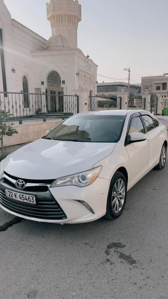 السلام عليكم
تيوتا كامري 2017 xle 
لون ابيض
ماشية. : 102 ميل 
محرك ٢٥٠٠ 
السيارة ب اسمي هزة و فحص كاملة سنوية لحد ٢٠٣١
فول مواصفات  ما عدا الفتحه و البصمة 
شاشة كبيرة 
تبريد قطعتين 
شحن لاسلكي 
كشنات تدفئة 
تحكم ستيرن 
كشنات كهربائيات
مانع انزلاق 
كشنات جلد 
لون داخل بيجي 
مثبت سرعة 
حادثها قطعتين. جاملغ الامامي و باب السائق  بدون ايرباك و بيها شوية تكحيل بالهلال الخلفي 
صور الحادث بالمنشور 
مكان السيارة القائم 
السعر : 139 و بيها مجال بسيط 
للاستفسار ***********
