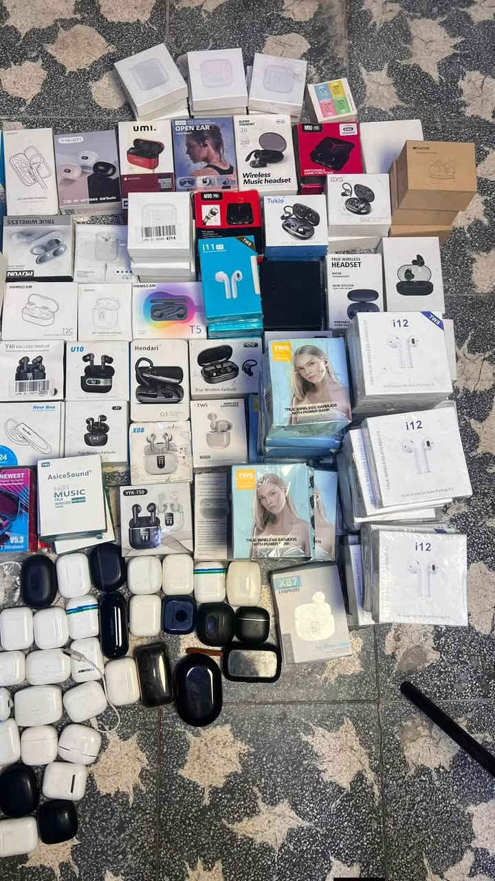 شلعة ايربود ماركات وباسعار جوه السوك
للتواصل ***********
