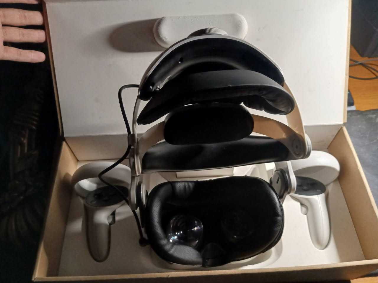 نظارة واقع افتراضي مراوس او للبيع
مراوس وي سيريس اس او بيع بسعر 250 الف
نظارة meta quist 2 
مساحة 128g
يجي وياها ستراب عدد 2 
نظافتها بالصور
الموقع بغداد الدورة 
خاص او واتساب ***********
