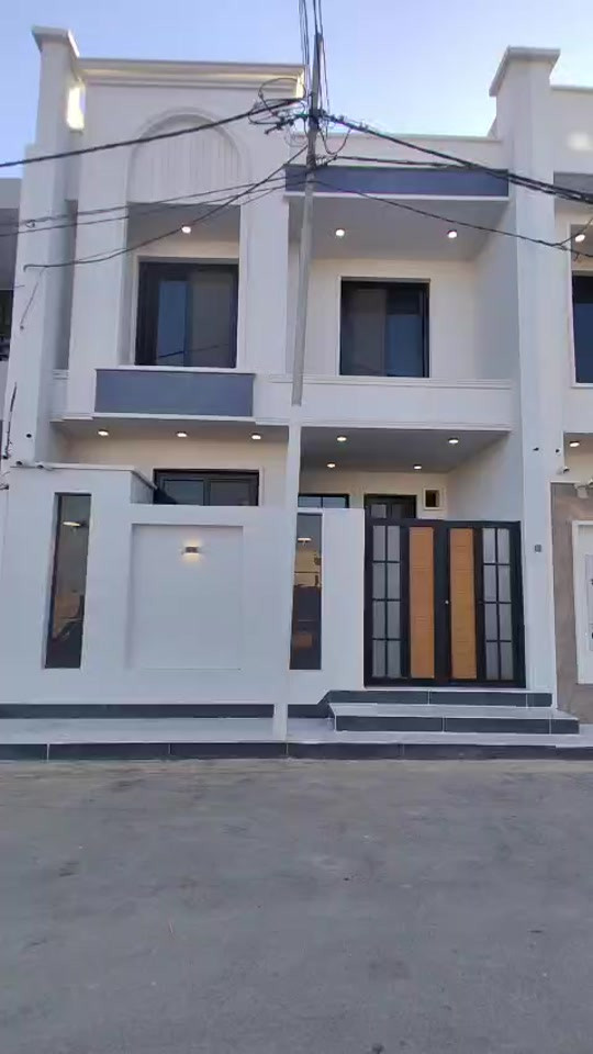 بيت للبيع في كربلاء شارع السيدة زينب ع قرب فندق البارون جار العباس   قريب للامام الحسين ع مساحة 118متر. مع الاثاث البيت بناء جديد بعده مامسكون   طابقين 4 غرف نوم 3صحيات واستقبال وصاله ومطبخ  كافة الخدمات تبليط عرض الشارع 10متر ماء مجاري كهرباء شغل البيت درجة اولى البناء طابوك جمهورية كونكريت مسلح صب مركزي ارضيه الطابق الأول بورسلين والطابق الثاني بورسلين  ابواب الداخلية  تغليف تركي  حداديه 2 ملم وBVC مقطع تركي تفصال  التاسيس الماء خلاطات دفن ماركت افياء طرادات دفن  صبغ الواجهه بتك التركي  ديكورات مغربي منظومه كامرات طابو زراعي قرار محكمة سند 25 الاستفسار اتصل واتساب  *********** *********** ***********
