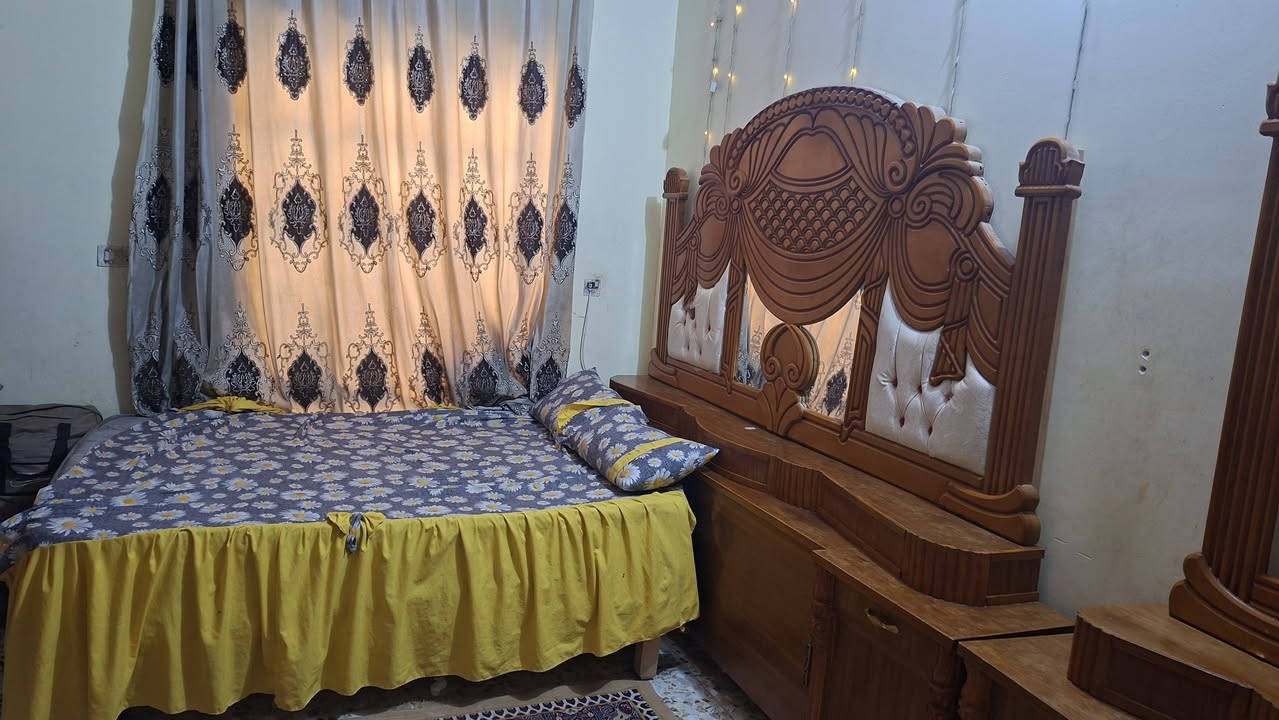 غرفة اخشاب لبيع سعرها ٧٥٠
***********
