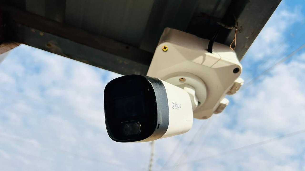 اختصر الزمن والجهد وتمتع بالجودة 
سلام عليكم 
تم تأمين محل احد زبائننا ب ٤ كاميرات من شركة دهوا 
دقة ٢ ميكا 
صوت وصوره 
ليلي الوان 
ضمان سنه استبدال 
# العنوان #
كربلاء/ طويريج/ شارع البلدية/ مجاور المستوصف الطبي 
# هاتف #
***********
***********
جملة- مفرد 
اسعار خاصة للمنصبين
