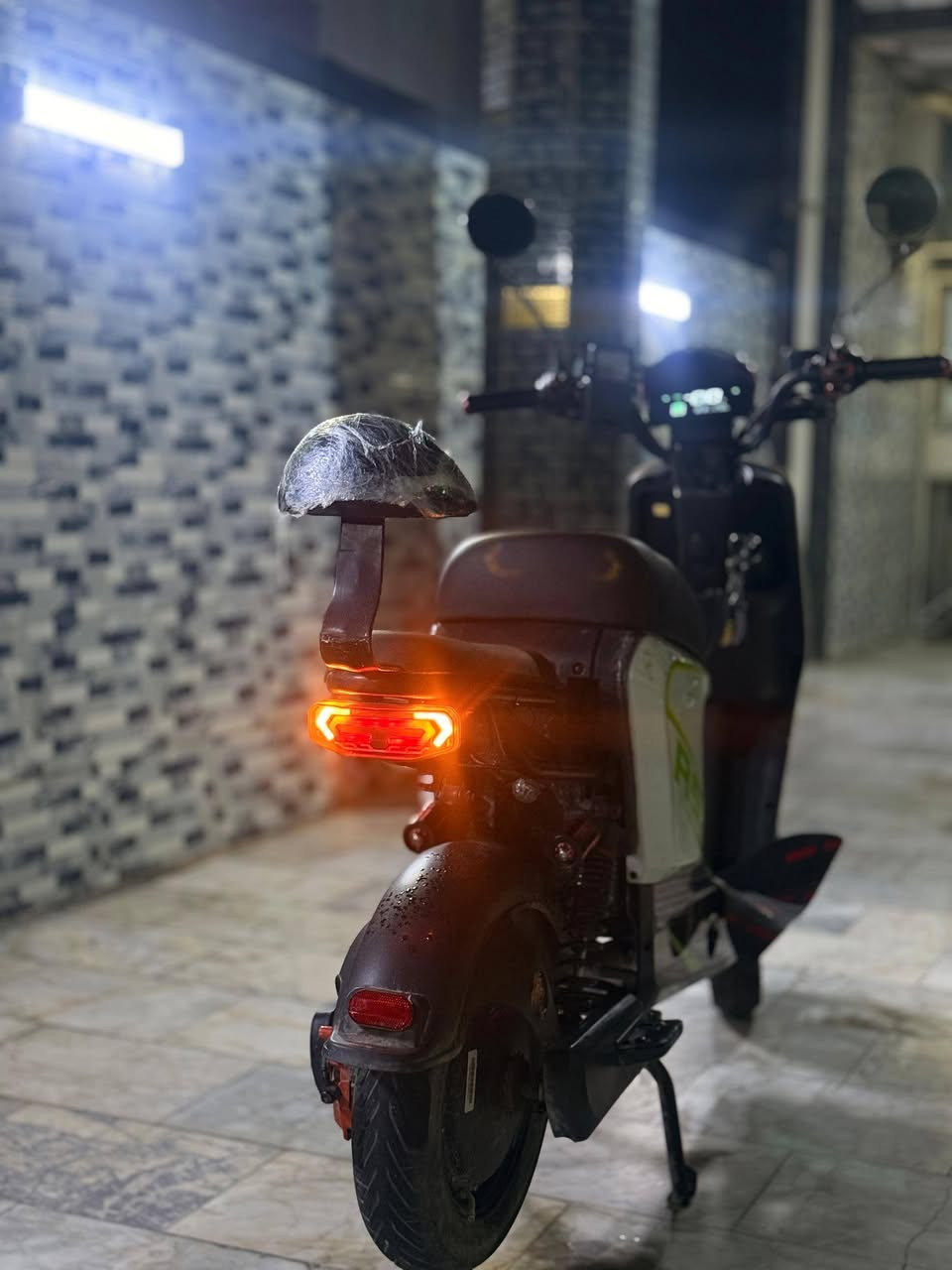 دراجة R9 للبيع
دراجة مرتبه و نضيفه و ما بيها اي نقص 
كل غراضها موجوده حتى السله 
السعر 450 
تواصل واتس اب ***********
