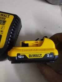 شاحن وبطارية • ديولت • بطارية صغيرة