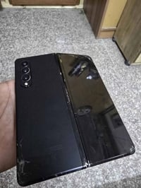 zfold 3  شرق اوسط عربي شريحتين  كسر بالظهر والشاشة الخارجية طافية داخل...