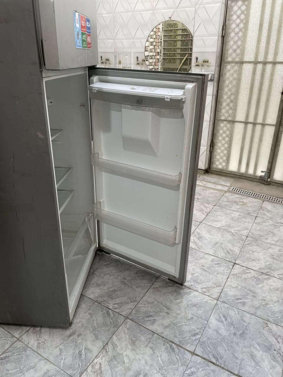 سلام عليكم عندي هاي الثلاجه ابيعه بسعر ١٠٠ وبيه مجال قليل عطلهة ماعرفه تشتغل بس تبريدهة ضعيف مكان سبع قصور ***********

/ وايباد اليوتيوب ميتشغل فقط بي ب25
