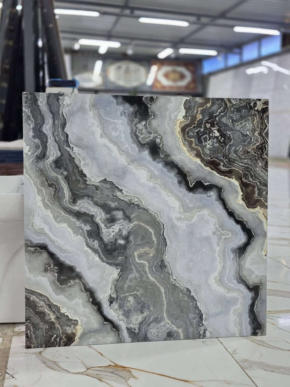 بفضل الله تعالى وصول ارضيات بورسلين درجة أولى سمك 11 شركه اورجين توزيع جمله مفرد انسب الأسعار عرض خاص 
مكان الصويره تقاطع حي زهراء ***********
