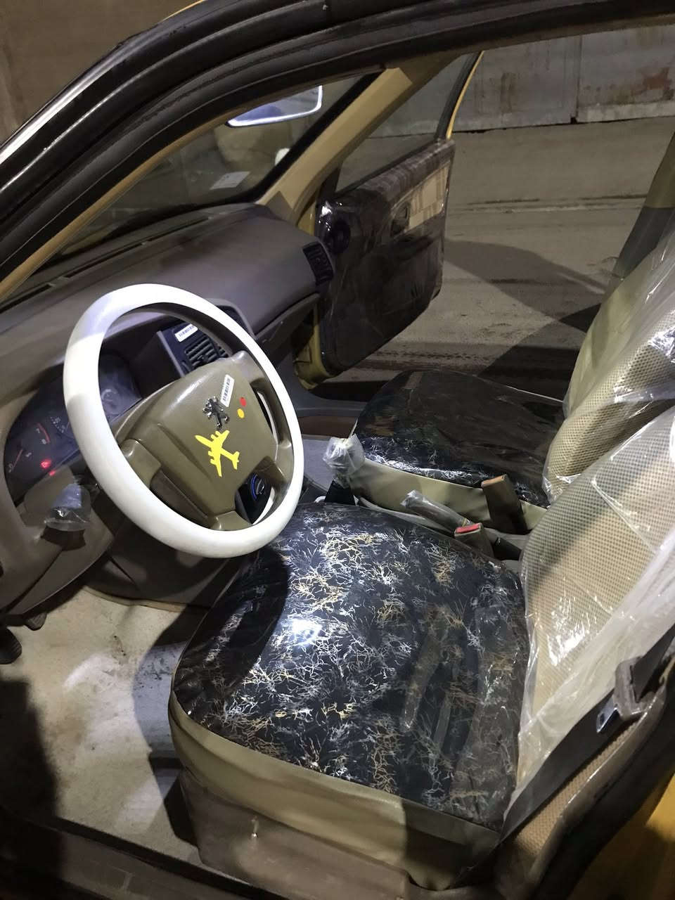 بيجو لميس موديل ٢٠١٦ مكينه خير من الله لا تبخير لا تنقيص دواخل دوشمه شاشه لمس بيه بس ضربه خفيفه بجاملغ الخلفي مكان زعفرانيه رقم***********
