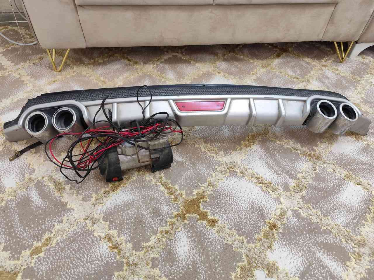 ماطور هواء  تايرات شغال
ملحق دعاميه مابي اي عيب فطر بسيط بي يبين بصوره
اسعار 25 الف 
***********
