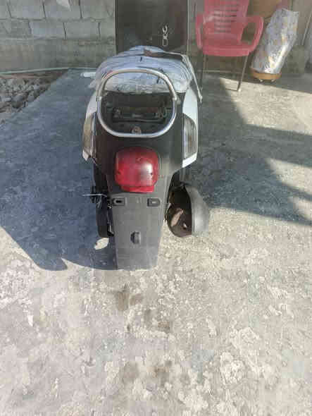 السلام عليكم
دراجه للبيع بوليس 120 
لون ابيض داخل اسود كلشي بلادي
اشاير ودبل اشاره شغال
دشبول شغال
كهربايات الدراجه شغاله سلف هندر شغال
دراجه كلها على بلادي 
السعر 500 وبيها مجال 
عنواني بغداد الشعله 
رقمي ***********
