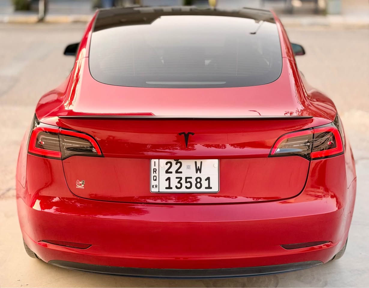 #تسلا موديل 3  لون احمر مميز  داخل ابيض ثلجي 
TESLA MODEL 3 
السيارة اون لاين محدث عربي اخر تحديث
ملاحضة السيارة مماشيه بل عراق فقط امريكا 
#الموديل : 2023
#الضرر    : نص الجاملغ الخلفي بدون ايرباك 
#الرقم     : اربيل باسمي 
#المواصفات :
▪️ سقف بانوراما زجاج
▪️ شاشة كبيرة حجم 15 بوصة
▪️ حساسات الاجتياز الجانبية 
▪️ طقم ويل حجم 18 مع طقم تاير بحالة ممتازة 
▪️ كاميرات خلفية وجانبيه
▪️ باب جنطة كهربائي شفط
▪️ غرفة السيارة جلد ابيض اصل 
▪️ تحكم كهربائي متكامل لمقاعد المقدمة 
▪️ شاشة كبيرة لمجموعة من الايعازات 
▪️تحكم بالسياره عن طريق الشاشة
▪️ نظام قيادة آلية Auto Pilot
▪️ عداد ديجيتال
▪️ تشغيل تلقائي
▪️ نظام قيادة ذاتية Full Self drive
▪️ نظام (RCTA) للتنبيه عند الرجوع للخلف
▪️ نظام (RSA) لكشف لافتات السرعه للطريق
▪️ نظام (PSC) الرادار الذكي لمنع الاصطدام 
▪️ نظام (LTA) لتحديد المسار على الطريق
▪️ الدخول الذكي
▪️ نظام ترفيهي كامل متكامل يحتوي على ( YouTube / WhatsApp / Tik Tok / Netflix)
‏▪️ Wifi
‏▪️ GPS
‏▪️ MAPS
‏▪️ Bluetooth
‏▪️ AUX
‏▪️ USB
السيارة جديدة جدا مكفوله من شخط الابره
        ⬇️⬇️⬇️⬇️⬇️⬇️⬇️⬇️⬇️⬇️⬇️⬇️⬇️⬇️⬇️
ملاحضه السيارة مغلفه ppf من امريكا ومابيها اي نقص 
المكان بغداد شارع فلسطين 
 الاتصال على : *********** بغداد, العراق
