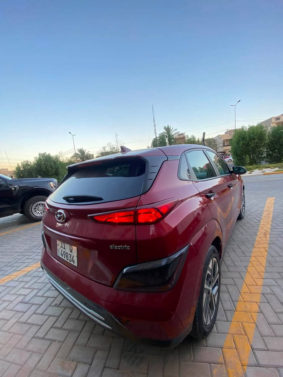 السلام عليكم كونا كهرباء بالكامل 2023 وارد امريكي فول كهرباء تشتغل على الشحن كهرباء فقط بدون بنزين وبدون دهن محرك 
بطارية ليثيوم حجم الكبير 64K كيلو واط الشحنه الواحده يمشيها حوالي 500 كيلو متر سياره نشطه وخصوصا بالتسارع
حادثه باب خلفي صبغ  
الايرباك : الاستيرن فقط
1.كيجات دجيتل
2. تحديد مسار
3. شاشه
4.ويل كب كروم
5. كشنات تدفئة
6. تحكم
7.نظام سبورت + عادي + ايكو
8.رادارت جانبيه
9. بصمه
10. هيترات بالكشنات
11.كشنات كهرباء
12. هندبريك بصمه
13. بصمة ابواب
14. تشغيل عن بعد
15.رادار امامي وخلفي
16. كير دكم
17. توقف ذاتي
18. مثبت سرعه
19. مانع انزلاق
20. شفتات تحكم سرعه تفاعلي
21. شاحن USB و لاسلكي
auto hold 

***********
