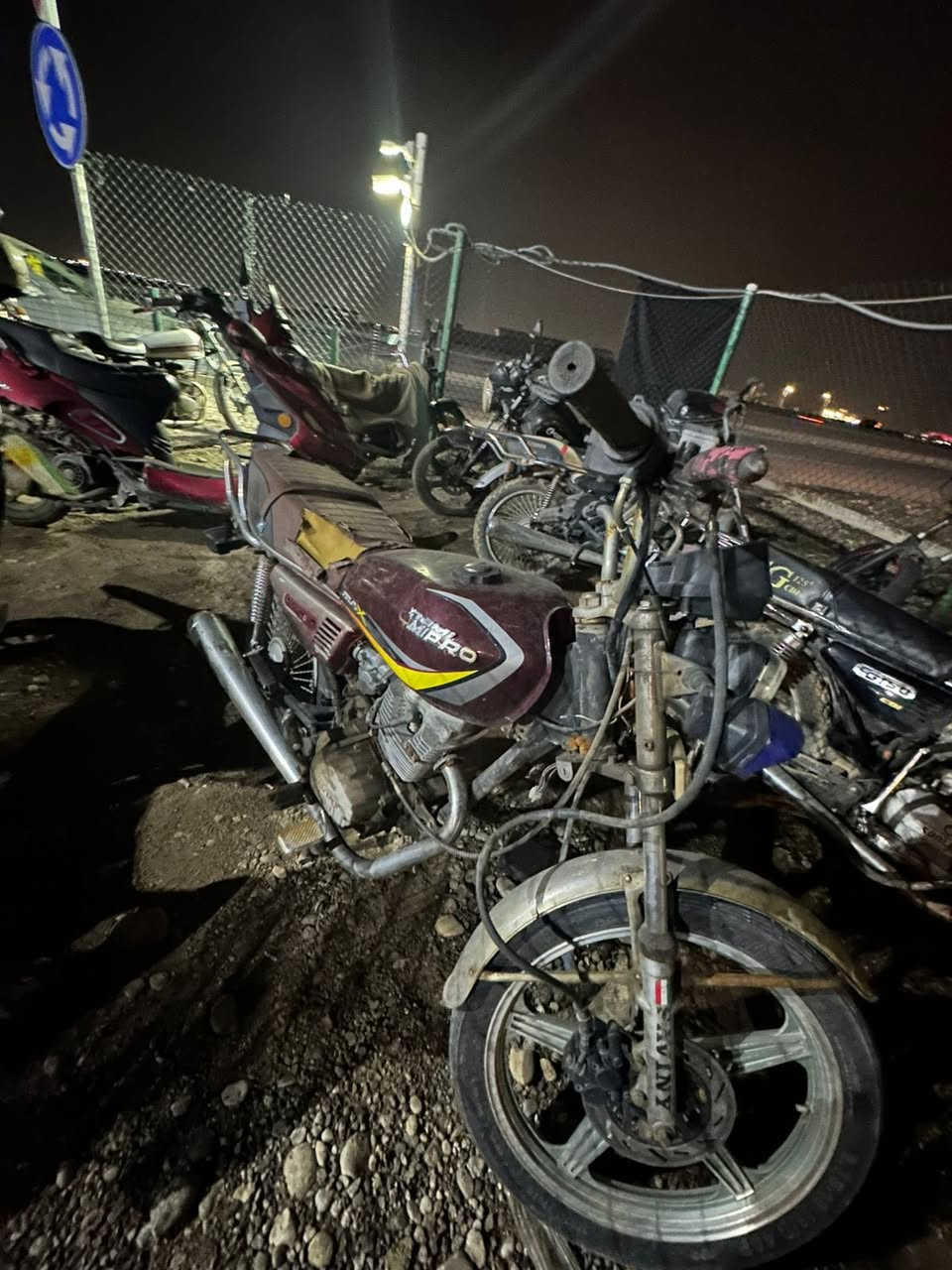 للبيع دراجه سافين موديل ٢١خمسه كير الدراجه ينرادلها شويه ترتيبات الدراجه شغاله وتمشي وبيها منفيست
مكانها اربيل ١٥٠ متري


**إذا كنت صاحب هذا الإعلان وتريد حذفه لأي سبب، رجاءا أرسل رسالة إلى الدعم الفني**