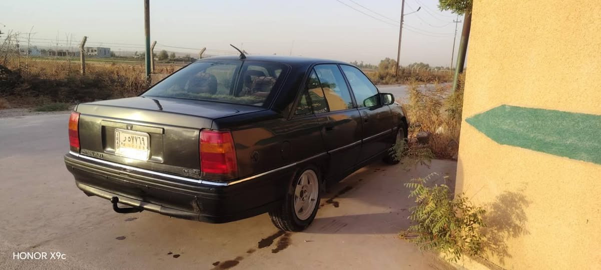 للبيع سيارة اوميكا موديل1993 حجم السياره 20 
كهربائية فول شغال تنته كهربائي كير محرك شرط رقم ألماني سنوي أخضر مكان السيارة موصل السعر 40 بيها مجال بصيط***********
